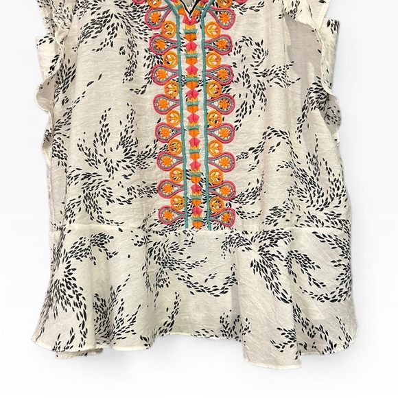 THML Boho White Lightweight V-Neck Embroidered Detail Flutter Sleeve Size Small - Picture 5 of 10